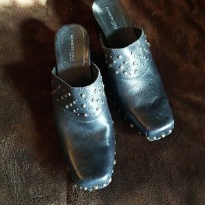 Super  Cute studded black  Kenneth Cole clogs